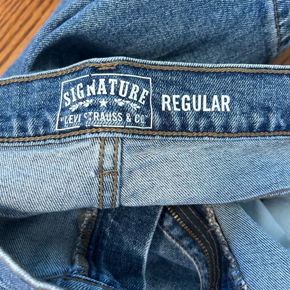 Signature by Levi Strauss Light Blue Straight Jeans - Picture 4 of 6